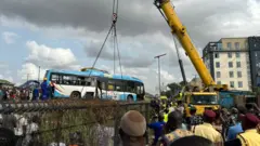 Aworan bọọsi BRT to forigbari pẹlu reluwe