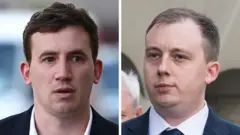 畫面分割顯示克里斯托弗·卡什和克里斯托弗·貝里的臉部照片。