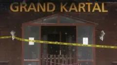 Grand Kartal otelinin giriş kapısı. Önünde "olay yeri girilmez" yazan sarı polis şeridi var.