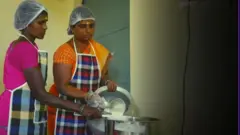 महिला 