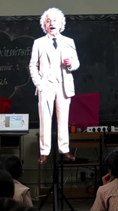 மதுரை அரசுப் பள்ளியில் பாடம் எடுக்கும் விஞ்ஞானி ‘ஐன்ஸ்டீன்’