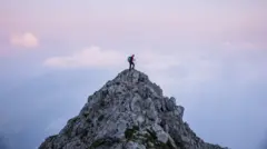 Magányos hegymászó a csúcson