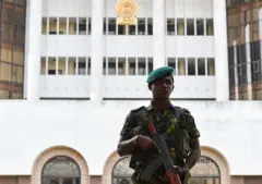 දැනට මරණීය දණ්ඩනය නියම වී සිටින හිටපු නියෝජ්‍ය පොලිස්පති වාස් ගුණවර්ධනට අදාළ නඩුවේ දී අසත්‍ය සාක්ෂි හඳුන්වා දුන්නේ යැයි සැකපිට අපරාධ පරීක්ෂණ දෙපාර්තමේන්තුවේ හිටපු පොලිස් පරීක්ෂක සුගත් මෙන්ඩිස් අත්අඩංගුවට ගෙන වැඩ තහනමට ලක් කිරීම තුළින් ඔහුගේ මූලික මිනිස් අයිතිවාසිකම් උල්ලංඝනය වී ඇතැයි තීන්දු කරමින්  ශ්‍රේෂ්ඨාධිකරණ විනිසුරු තුරෙයිරාජා ප්‍රකාශයට පත් කළ තීන්දුවේ මේ බව සඳහන් කර තිබේ.