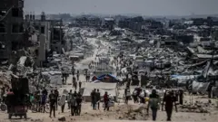 صورة تظهر آثار الدمار الواسع في شمالي قطاع غزة.
