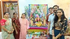 दीक्षित सोलंकी और उनका परिवार