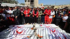 Funeral dos paramédicos do Crescente Vermelho Palestino