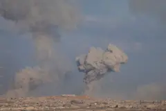 Columnas de humo se levantan sobre la Ciudad de Gaza