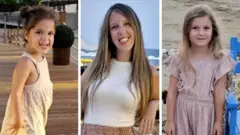 Yoni Asher diz que reconheceu sua esposa Doron (ao centro) e suas filhas Aviv (à esquerda) e Raz (à direita) carregadas em um caminhão por militantes do Hamas