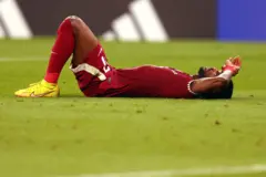 Катарлык Исмаил Мохамад кейигендей көрүнөт