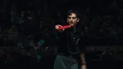 Una escena de Marty Supreme