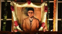 બીબીસી ગુજરાતી, વિનાયક દામોદર સાવરકર, અરુણ શૌરી, અટલ બિહારી વાજપેયી, સુભાષચંદ્ર બોઝ, મહાત્મા ગાંધી, આંદામાન નિકોબાર, હિન્દુત્વ, હિંદુ, ભારતીય જનતા પાર્ટી, અંગ્રેજો, બ્રિટિશ શાસન, રાષ્ટ્રીય સ્વયંસેવક સંઘ, આરએસએસ