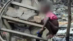 Aworan ẹnikan to n yagbẹ nita gbangba