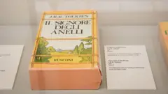 Un libro de "El señor de los anillos" en italiano.