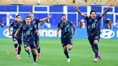 Los paraguayos celebrando tras la tanda de penaltis.