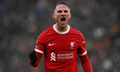 Ɗanwasan tsakiya na Argentina Alexis Mac Allister