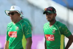 চন্ডিকা হাথুরুসিংহে ও মেহেদী হাসান মিরাজ