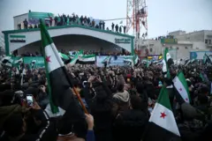 احتفالات بعد سقوط حكم الأسد في سوريا