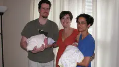 Mark McDonald, Rachel Elliot y Tina 