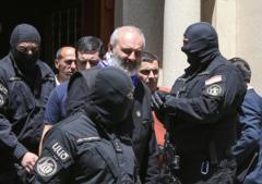 Ermenistan'da darbe girişimi suçlamasıyla biri başpiskopos 14 kişi tutuklandı