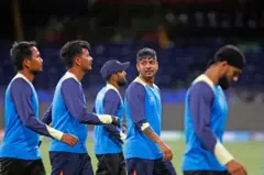 सेन्ट भिन्सेन्टमा अभ्यास गर्दै रोहित पौडेल, सन्दीप लामिछाने र अरू खेलाडी