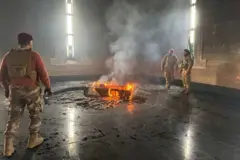 विद्रोहियों ने बशर अल-असद के पिता के मकबरे को जलाया 