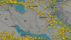 اسکرین‌شات وب‌سایت فلایت‌رادار۲۴ را نشان می‌دهد که در آن تعداد زیادی هواپیما بر فراز آسمان افغانستان دیده می‌شود، اما فضای هوایی ایران تقریباً خالی است.