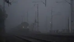 ਕੋਹਰੇ ਵਿੱਚ ਰੇਲ ਗੱਡੀਆਂ