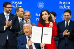 donald tramp, odbor za mir, trampov odbor za mir, vjosa osmani i tramp, predsednica kosova vjosa osmani potpisala pristupanje odboru za mir, osnivačka povelja odbora za mir