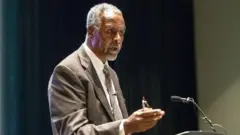 ፕሮፌሰር ገቢሳ ኤጀታ