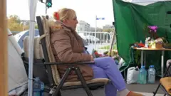 Dijana Hrka 16 dana štrajkuje glađu u Beogradu, tražeći istinu o sinu i još 15 ljudi koji su poginuli u padu nadstrešnice u Novom Sadu