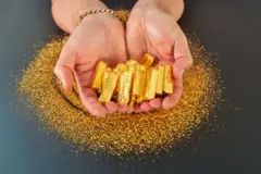 सोनं खरं आहे की बनावट हे कसं ओळखायचं?