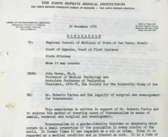 'Antigamente, (a transexualidade) era vista como um pecado ou um crime. Hoje é vista como uma condição médica e assim é tratada', escreveu o médico John Money em apoio a Roberto Farina em 1976