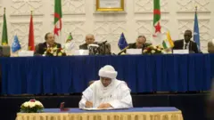 توقيع اتفاق الجزائر