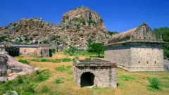 ஆங்கிலேயர்களின் சூழ்ச்சியில் சிக்கி கடனில் மூழ்கிய ஆற்காடு நவாப் முகமது அலி என்ன ஆனார்?