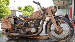 nemački motocikl iz drugog svetskog rata u dunavu, dunav, nizak vodostaj dunava
