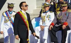 Daniel Noboa rodeado de jefes de las fuerzas de seguridad ecuatorianas