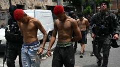 Qué es Comando Vermelho y cuánto poder tiene la banda criminal contra la que la policía en Brasil lanzó un operativo que dejó más de 120 muertos
