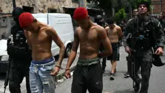 Supuestos miembros de Comando Vermelho detenidos.