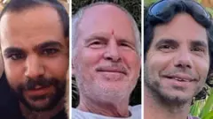 Yarden Bibas (esquerda), Keith Siegel (centro) e Ofer Kalderon (direita)