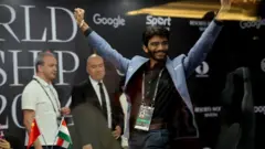 जीत के बाद जश्न मनाते गुकेश