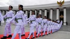 Anggota Paskibraka 2024 berbaris seusai dikukuhkan oleh Presiden Joko Widodo di Istana Negara, Ibu Kota Nusantara (IKN), Kalimantan Timur, Selasa (13/8/2024). Presiden mengukuhkan 76 anggota Paskibraka 2024 yang nantinya akan bertugas di Istana Negara, IKN pada 17 Agustus 2024.