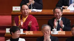 O Panchen Lama indicado por Pequim participa de um evento político do partido único da China
