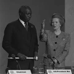 Margaret Thatcher com o presidente queniano Daniel Arap Moi em uma cúpula sobre ozônio em 1989.