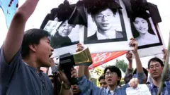 বেইজিংএ চীনা তরুণদের আমেরিকান বিরোধী বিক্ষোভ -৯ই মে ১৯৯৯