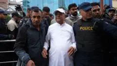 पक्राउ परेका केपी शर्मा ओली