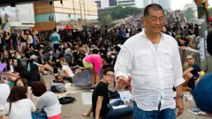 Lai participa do movimento “Occupy Central”, também conhecido como “Movimento dos Guarda-Chuvas”, na Connaught Road, em Admiralty, Hong Kong, em 2 de outubro de 2014.
