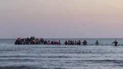 فرانسې او بریتانیا ژمنه کړې چې د انسانانو د قاچاق وړونکو پر ضد به سخت اقدامات کوي. دغه قاچاقبران د زرګونو ډالرو په بدل کې کډوال په نازکو ربړي کښتیو کې له خطرناک انګلیس کاناله د اړولو په خاطر اچوي. 