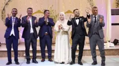 الناجي الوحيد من هذه العائلة ثاني شخص من جهة اليسار