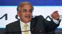 विधानसभा निवडणुकीचं वेळापत्रक आज निवडणूक आयोगाकडून पत्रकार परिषद घेऊन चार वाजता जाहीर केलं जाणार आहे.