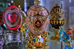 Ovos Fabergé em exposição em Pavlovsk, na Rússia